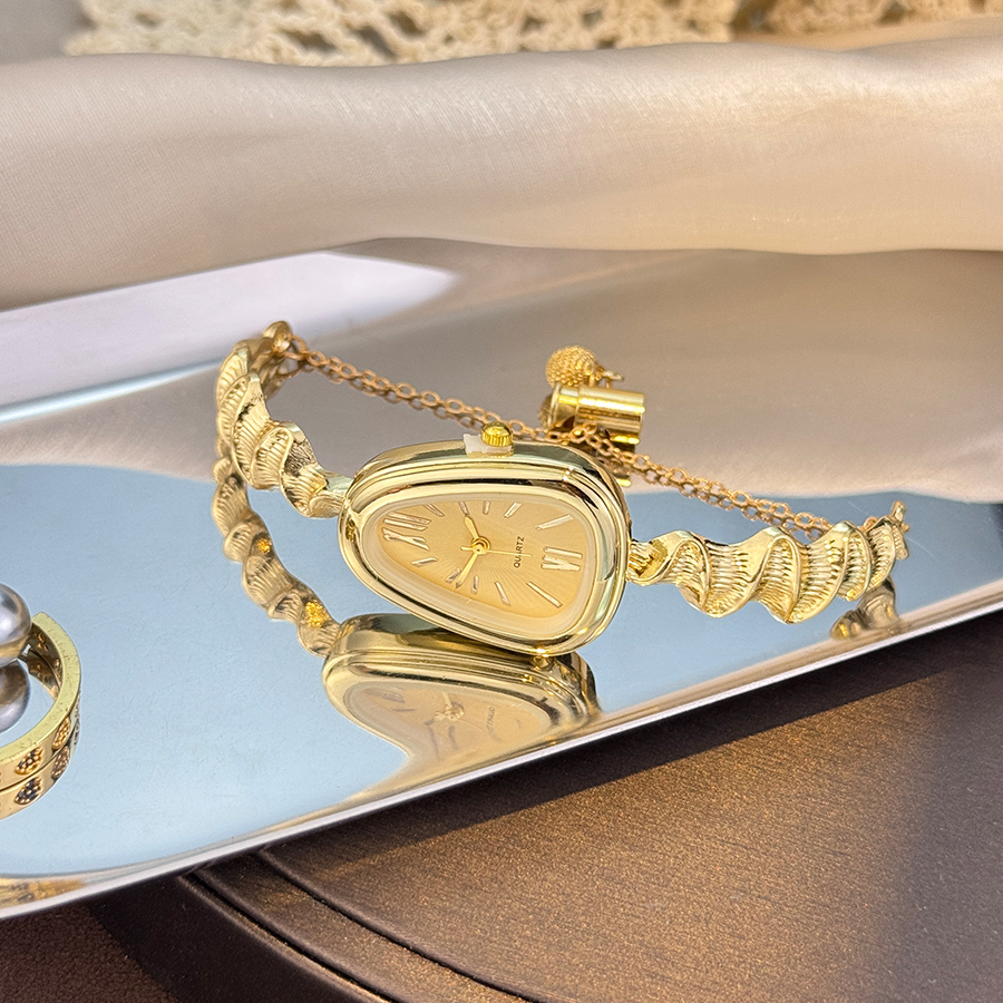 Elegant Snake-Shape Ladies Qua - Luxury Watch Collection avis et prix
